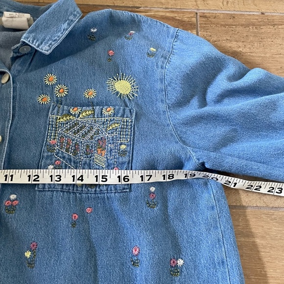 Teddi Vintage Denim Floral Embroidered Denim Button Down Shirt Women's Medium - Picture 7 of 9
